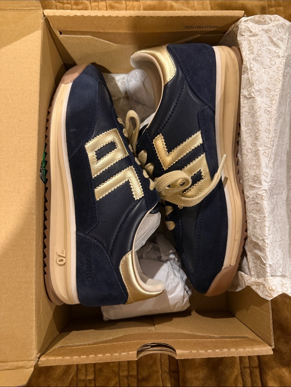 Back 70 Jogger N Navy & Gold Sneakers
